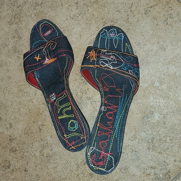 John Galliano - Picture 2 of 7